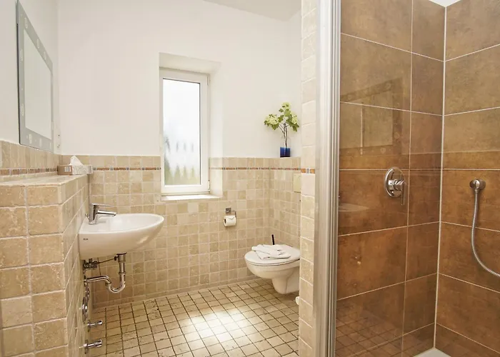 Bergfrieden Nr 7 Mit Schwimmbad Und Saunanutzung Im Ahoi-erlebnisbad Sellin * Goehren (Ruegen)